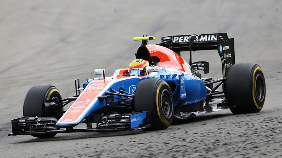 Rio Haryanto saat masih membalap dengan Manor Racing. - INDOSPORT
